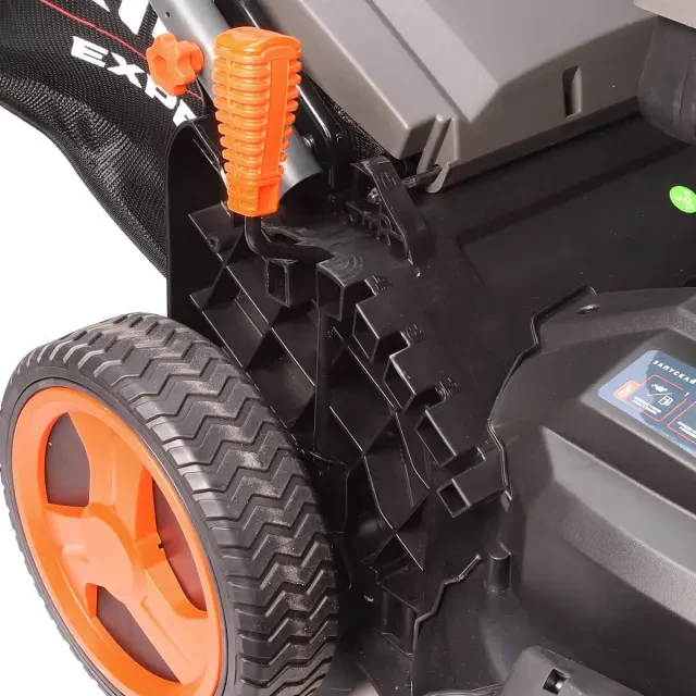 Бензиновая газонокосилка самоходная Patriot PT 66 LS Бензиновая газонокосилка самоходная Patriot PT 66 LS